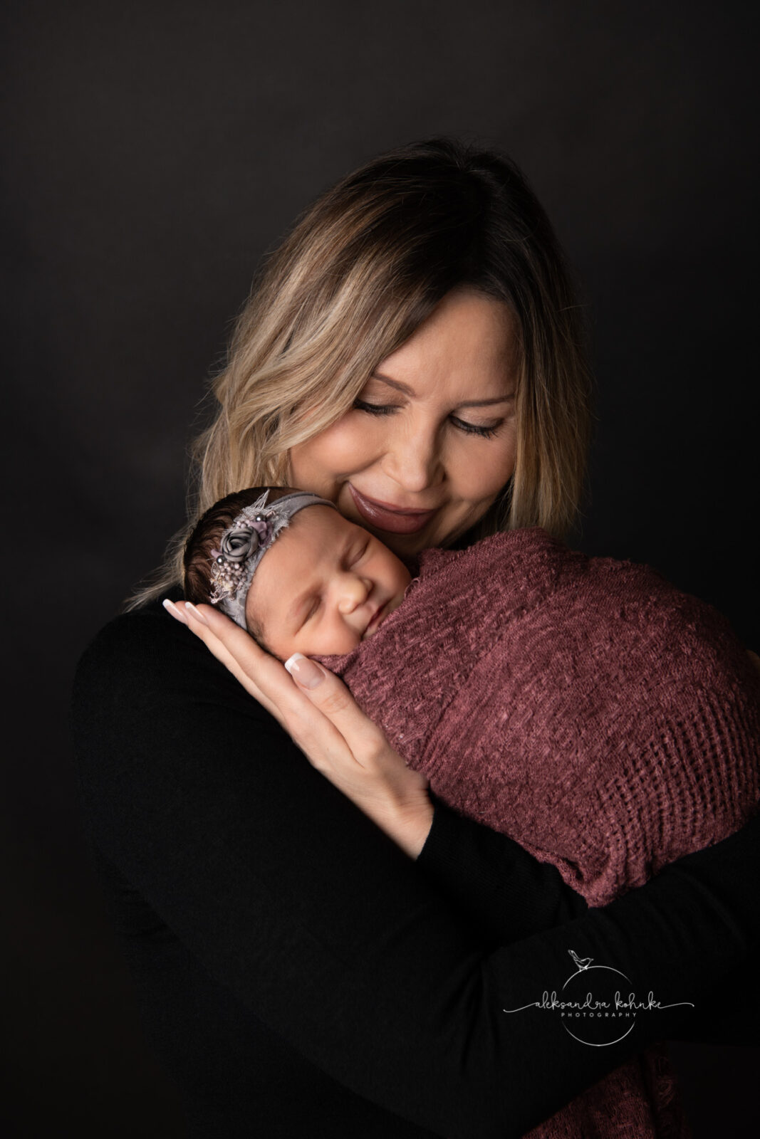 Geschwistershooting mit Neugeborenen im Fotostudio in Rapperswil Jona